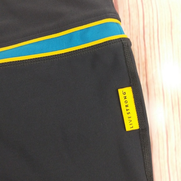 Nike Dri Fit Livestrong Women's Capri Leggings - Picture 7 of 7